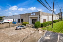 9,900 sf For Lease Full Dock