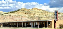 Red Cliffs Motel