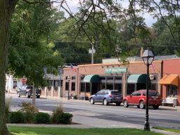 11th St Precinct Bar & Grill