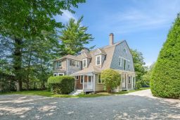 10 Pantigo Rd, East Hampton, NY 11937