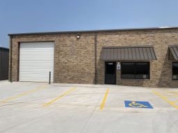 $3,295/month – 3,000 SF Office Warehouse