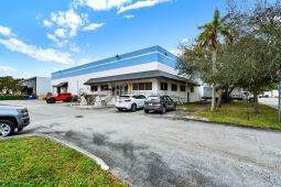 Free Standing Industrial Bldg for Lease!