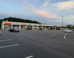 River Oaks Landing Shopping Center