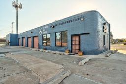 NEW ROOF-CORNER LOT-WAREHOUSE & SHOWROOM