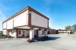 Super 8 by Wyndham Greensburg/Latrobe