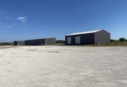 Warehouse w/ 18 Acre Yard in Eagle Ford Shale