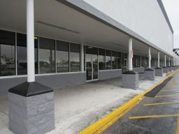 124K SF RETAIL CENTER  - SELLER FINANCING!!!