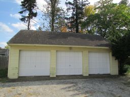 435 Summit Garages