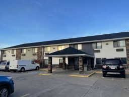 Days Inn & Suites by Wyndham Davenport East