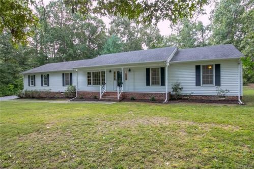 1959 Meadow Rd, Sandston, VA