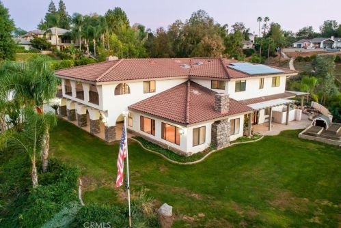 30505 Country Club Dr, Redlands, CA