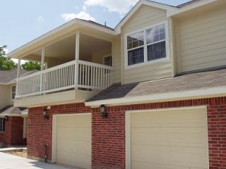 1205 Lovett St, Tomball TX 77375 exterior