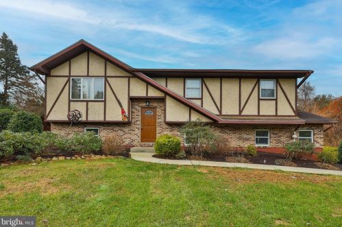 3048 Seisholtzville Rd, Macungie, PA 18062