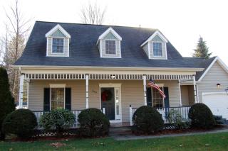 384 Maple Ave, Saratoga Springs NY 12866 exterior