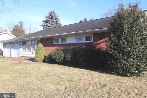 151 Valley Rd, Warminster, PA 18974
