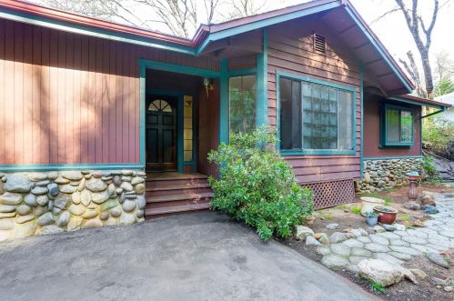 10430 Alta Sierra Dr, Grass Valley, CA