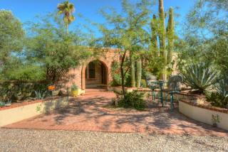 5557 Genematas Dr, Tucson, AZ