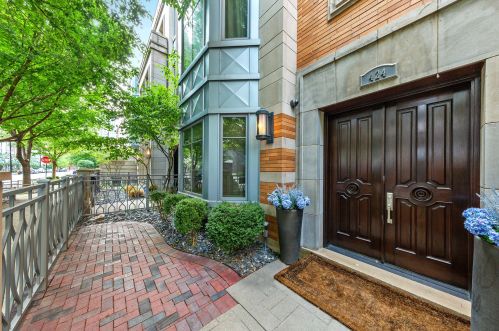 424 Huron St, Chicago, IL