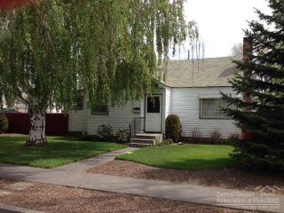546 8th St, Eagle Crest, OR 97756