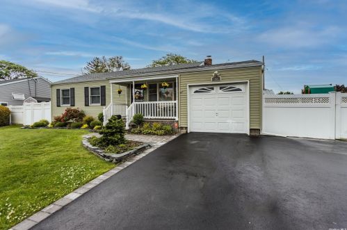 32 Dollard Dr, Babylon, NY