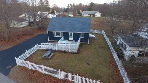 306 Old County Rd, Wells, ME 04090