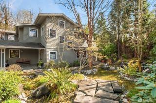 8208 Overlake Dr, Medina, WA