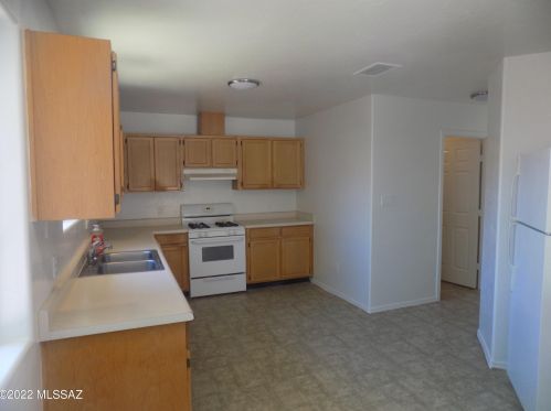 455 Baffert Dr, Nogales, AZ