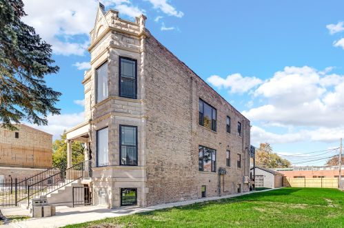 4142 Cullerton St, Chicago, IL