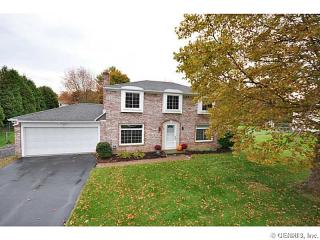 1431 Chigwell Ln, Webster, NY 14580