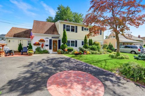 106 Land Ln, Westbury, NY