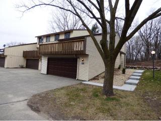 292 River Woods Ln, Burnsville, MN