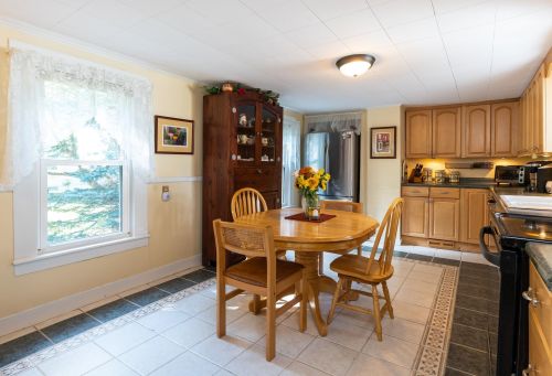 53 Mast Rd, Dover, NH 03820