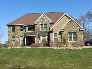 29 Beacon Hill Dr, Saratoga Springs NY 12866 exterior