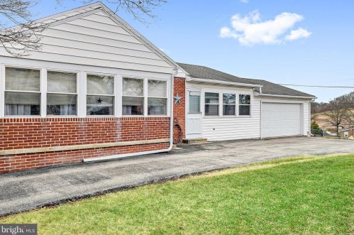 153 Highland Ave, Spring Grove, PA 17362