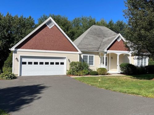 171 Thistle Pond Dr, Bloomfield, CT 06002