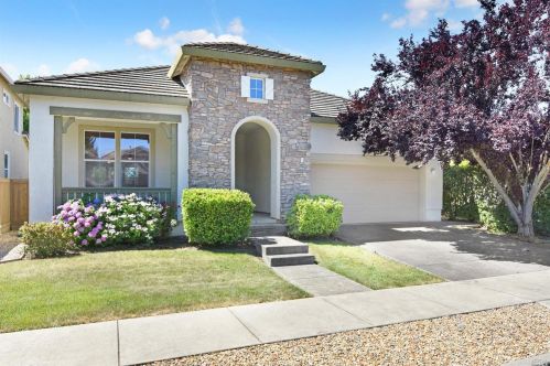 313 Decanter Cir, Windsor, CA