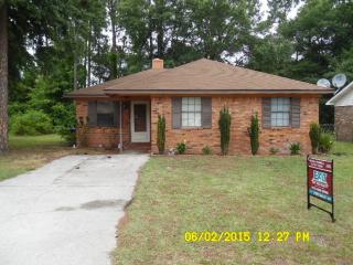 214 Garden Cir, Hinesville, GA