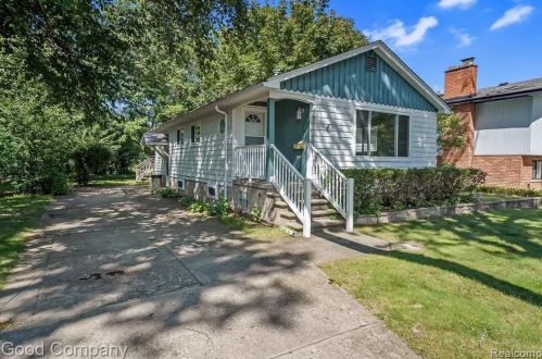 226 Broadacre Ave, Clawson, MI