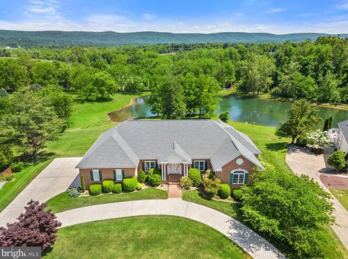 250 Eastland Dr, Charles Town, WV