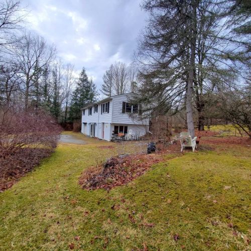 1 Barkit Kennel Rd, Pleasant Valley, NY 12569