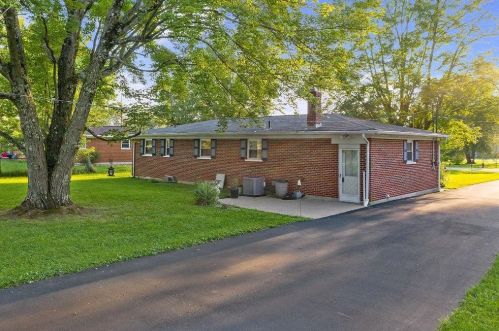 526 Laura Dr, Mount Olive, OH 45106