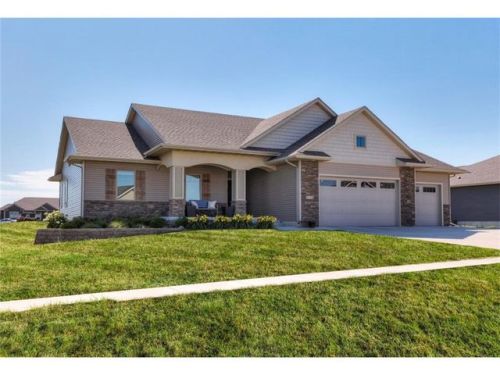 1104 Centennial Cir, Midvale, IA