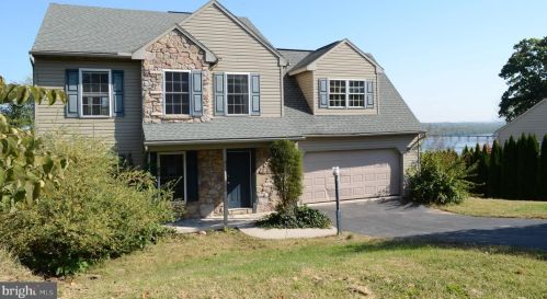 415 Burberry Ln, Mount Wolf, PA