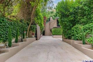 8305 Lookout Mountain Ave, Los Angeles, CA 90046