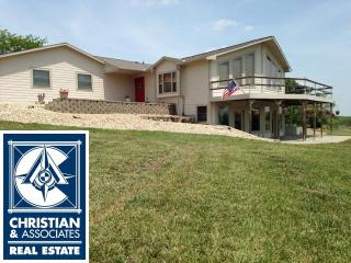 15235 Lakeview Cir, Wamego, KS