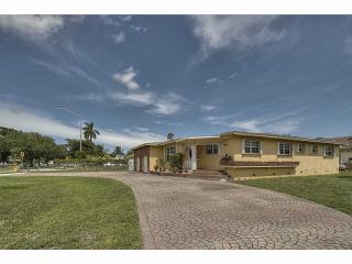 6690 Miramar Pkwy, Hollywood, FL