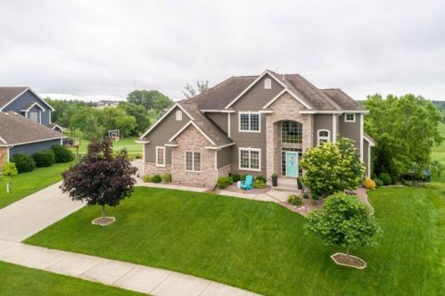 310 Turnberry Dr, Lakewood, IA