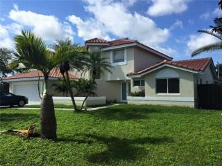 5520 156th Pl, Miami FL 33185 exterior